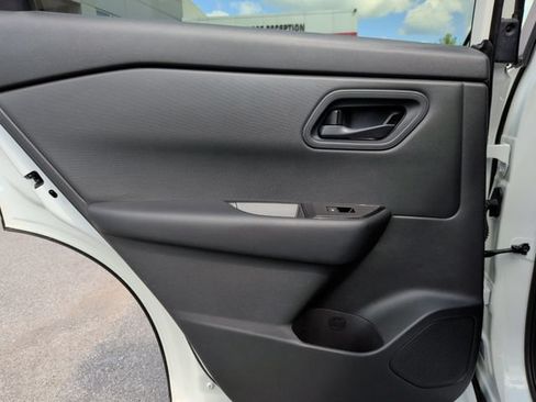 Used 2025 Nissan Rogue S AWD/4WD image 21