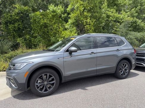 Used 2023 Volkswagen Tiguan SE image 3