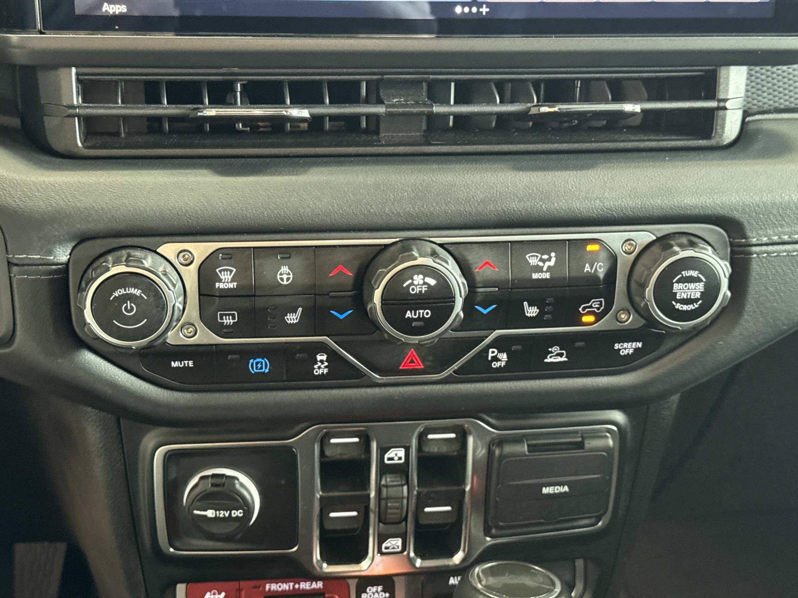 Used 2024 Jeep Wrangler Unlimited Rubicon 4xe AWD/4WD image 17