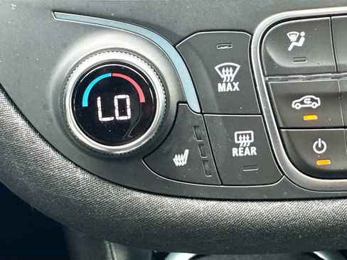 Used 2025 Chevrolet Malibu LT FWD image 19
