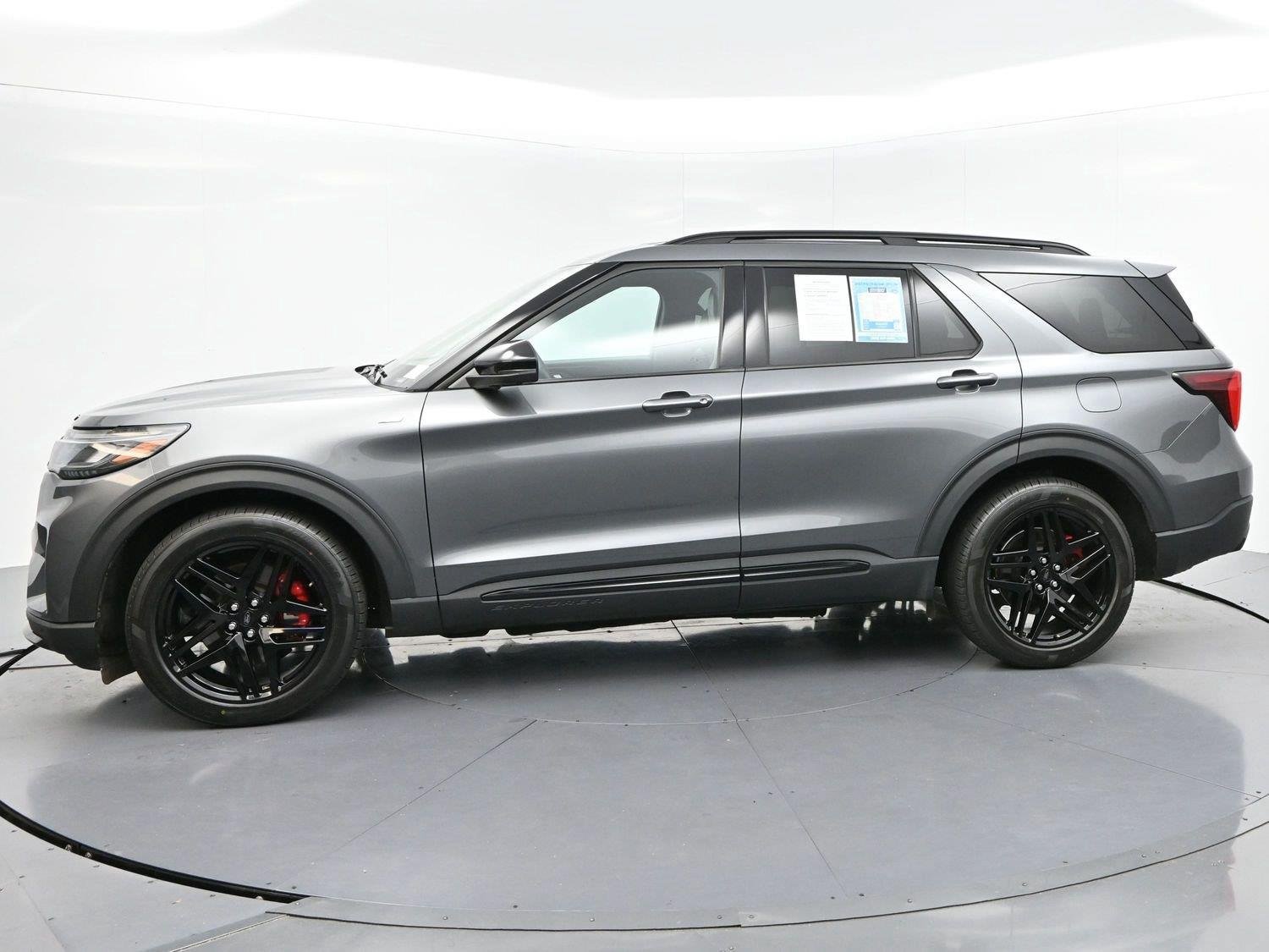 Used 2025 Ford Explorer ST-Line w/ Premium Package RWD image 4