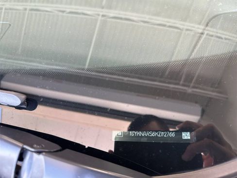 Used 2019 Cadillac XT5 FWD image 12