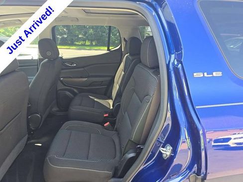 Used 2023 GMC Acadia SLE w/ Driver Convenience Package FWD image 10