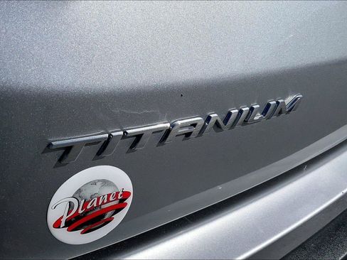Used 2024 Ford Edge Titanium AWD/4WD image 32