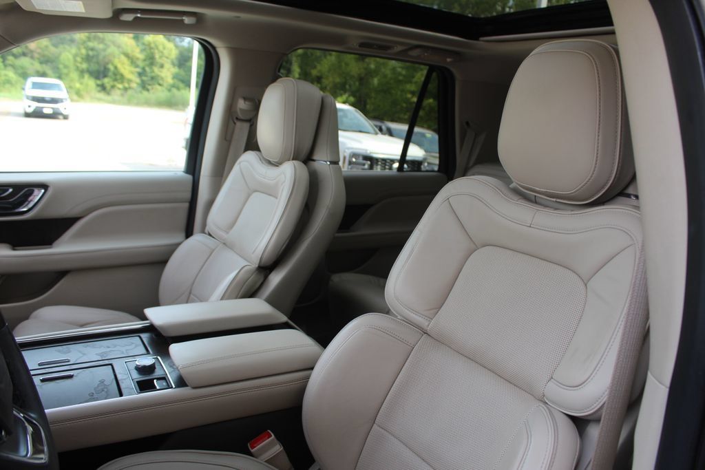 Used 2019 Lincoln Navigator Reserve w/ Cargo Package AWD/4WD image 32