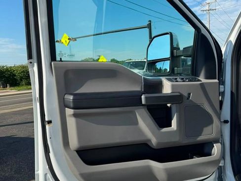 Used 2017 Ford F250 XLT w/ XLT Premium Package AWD/4WD image 15