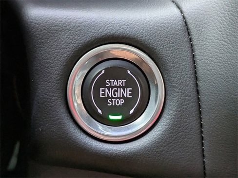 Used 2021 Chevrolet Tahoe Z71 w/ Luxury Package image 32