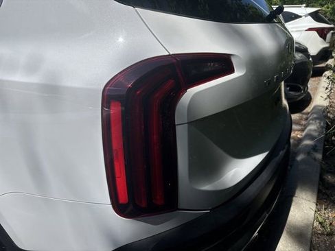Used 2022 Kia Telluride SX w/ Towing Package FWD image 8