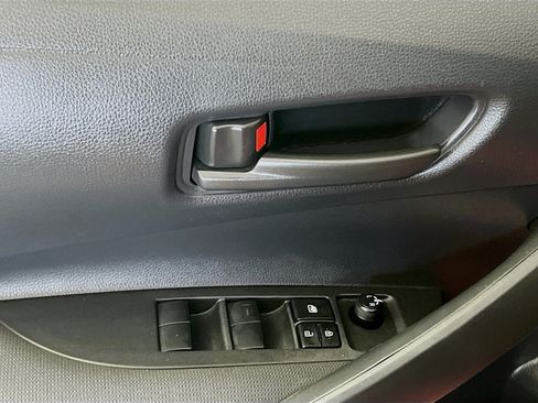 Used 2022 Toyota Corolla LE FWD image 16