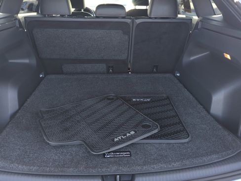 Used 2020 Volkswagen Atlas Cross Sport SE image 30