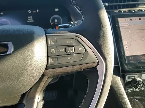 New 2025 Jeep Grand Cherokee Limited w/ Luxury Tech Group II image 15