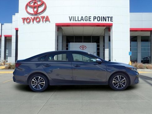 Used 2023 Kia Forte LXS image 7