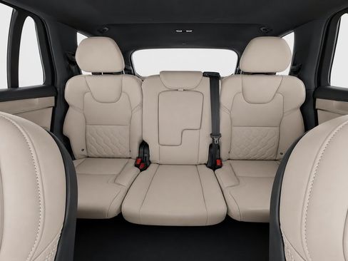 Certified 2026 Volvo XC90 B5 Core AWD/4WD image 19