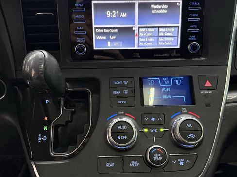 Used 2019 Toyota Sienna SE Premium FWD image 26