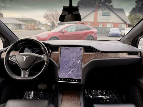 Used 2020 Tesla Model X Long Range image 11