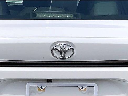 Used 2021 Toyota Corolla LE FWD image 31