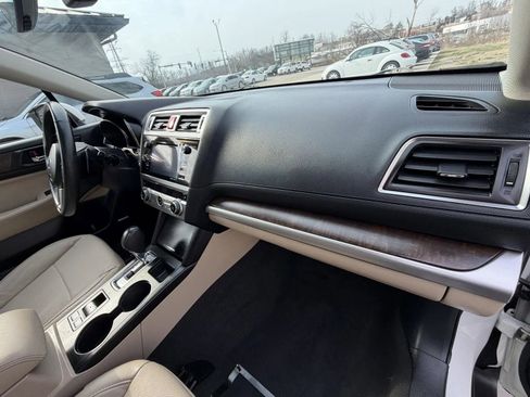 Used 2017 Subaru Outback 2.5i Limited image 14