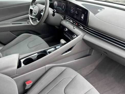 Used 2023 Hyundai Elantra SEL w/ Convenience Package image 16