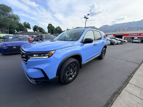 Used 2024 Honda Pilot TrailSport image 8