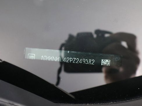 Used 2023 GMC Acadia SLE w/ Driver Convenience Package image 48