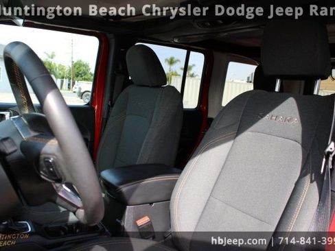 Used 2024 Jeep Wrangler Sahara image 32