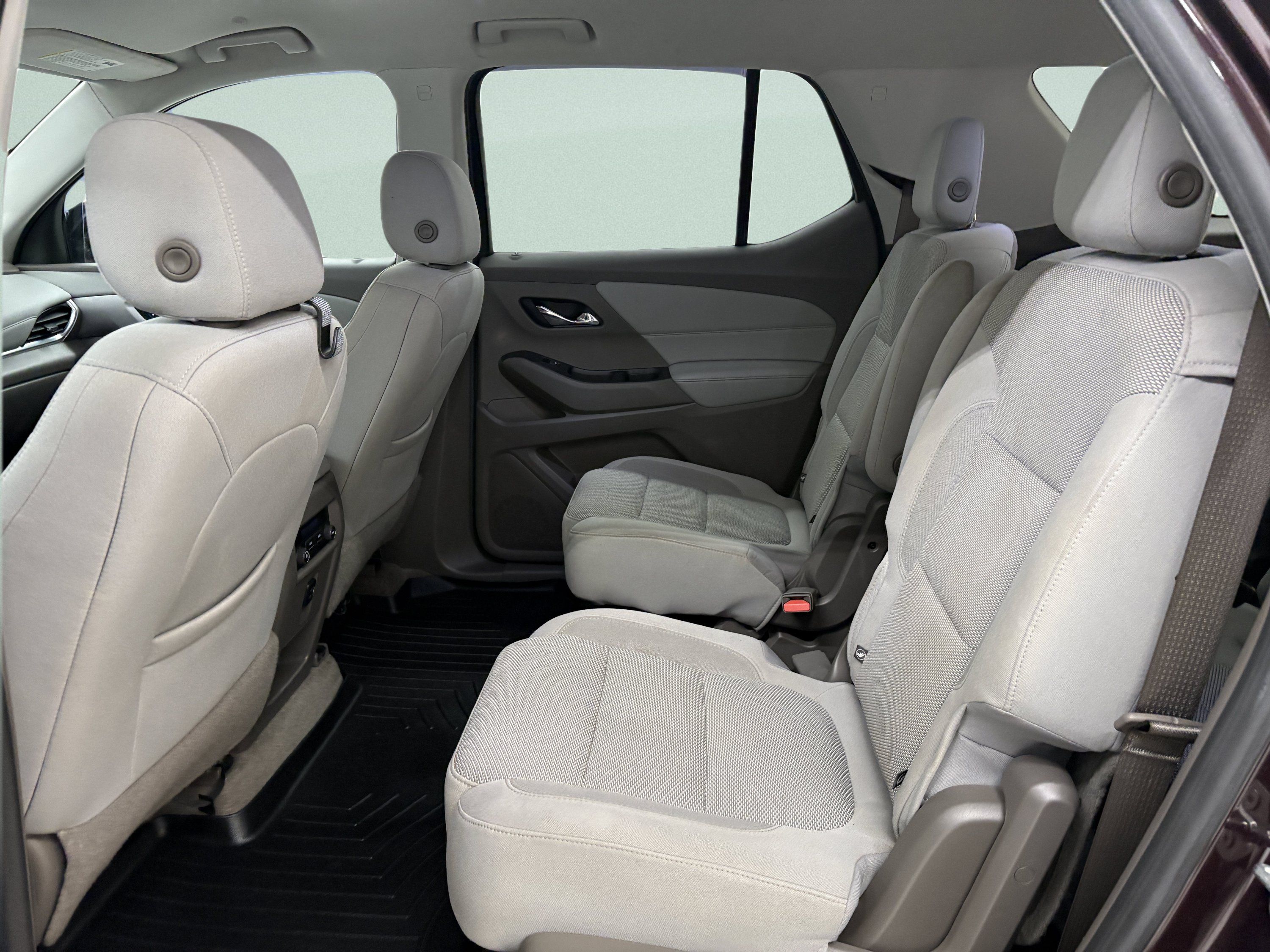 Used 2018 Chevrolet Traverse LT FWD image 13