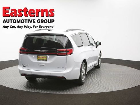 Used 2023 Chrysler Pacifica Limited FWD image 42