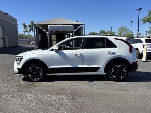Certified 2023 Kia Niro Wind FWD image 5