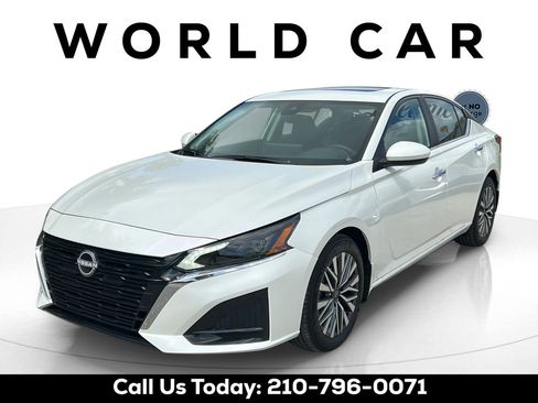 Used 2025 Nissan Altima 2.5 SV w/ SV Premium Package FWD image 7