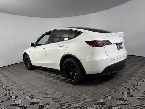 Used 2024 Tesla Model Y Long Range image 6