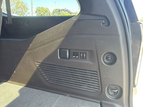 Used 2021 Chevrolet Suburban LT w/ Luxury Package AWD/4WD image 39