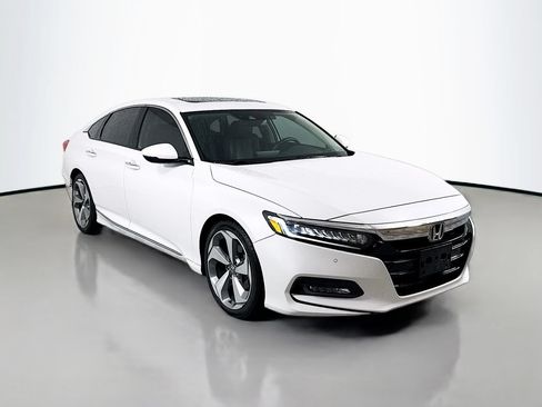 Used 2019 Honda Accord Touring image 3
