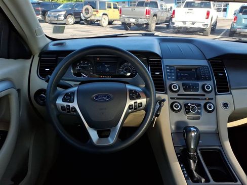 Used 2016 Ford Taurus SE FWD image 8