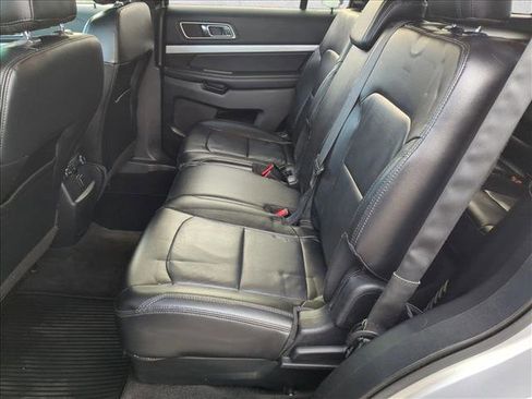 Used 2016 Ford Explorer XLT w/ Equipment Group 202A image 19