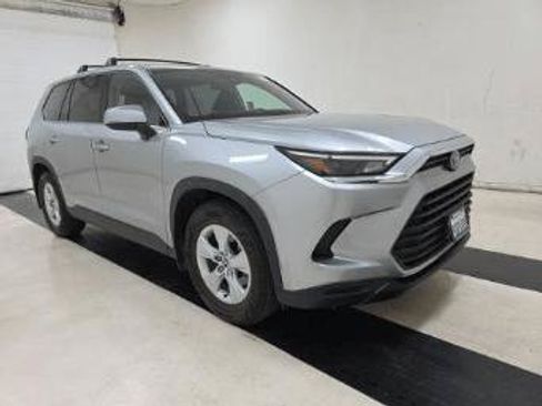 Used 2025 Toyota Grand Highlander FWD image 3
