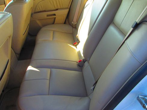 Used 2006 Cadillac STS 4dr Sdn V8 w/ Preferred Equipment Group image 8