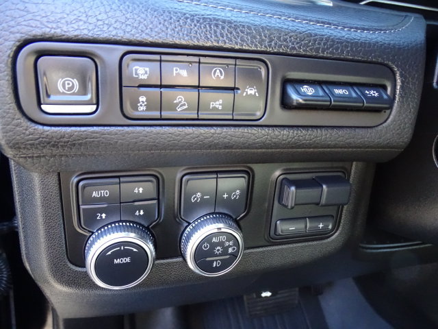 Used 2023 GMC Yukon Denali w/ Advanced Technology Package AWD/4WD image 13