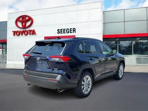Used 2019 Toyota RAV4 XLE Premium w/ Cold Weather Package AWD/4WD image 3