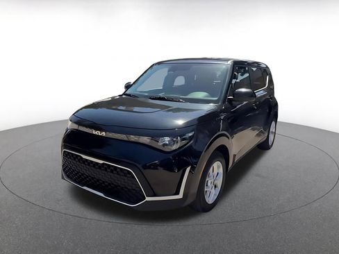 Used 2025 Kia Soul LX w/ LX Technology Package FWD image 7