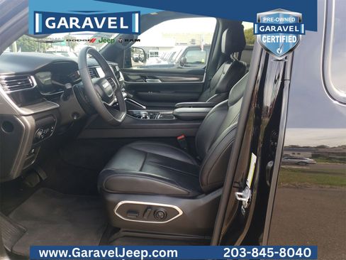 Used 2022 Jeep Wagoneer Series III w/ Premium Group I image 2