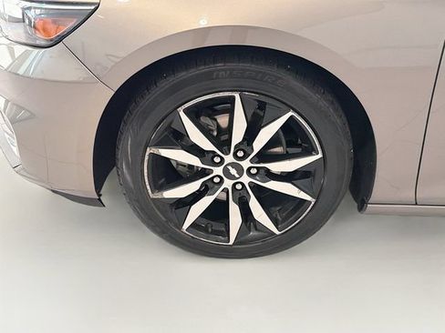 Used 2017 Chevrolet Malibu LT w/ Leather Package FWD image 27