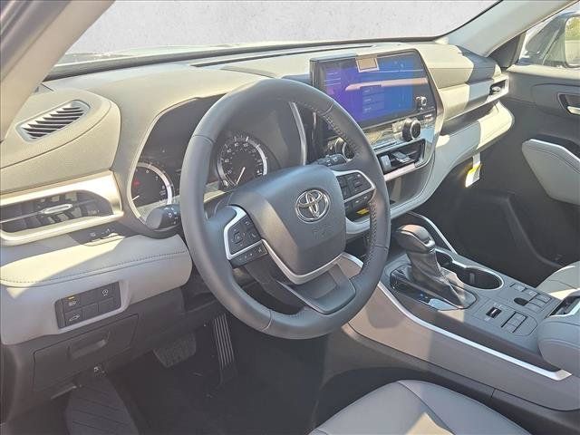 New 2026 Toyota Highlander XLE AWD/4WD image 3