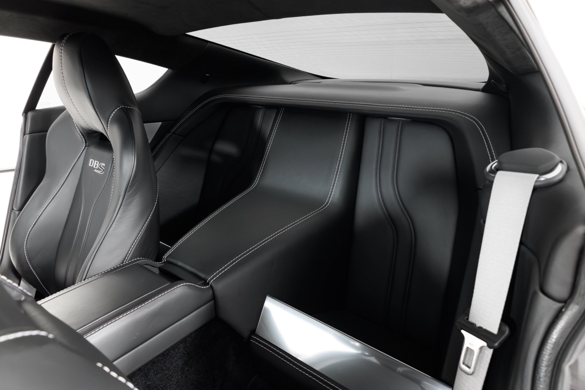 Used 2010 Aston Martin DBS Coupe RWD image 44