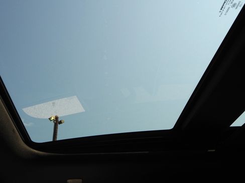 New 2026 Chrysler Pacifica Limited w/ Uconnect Theater Family Group image 17