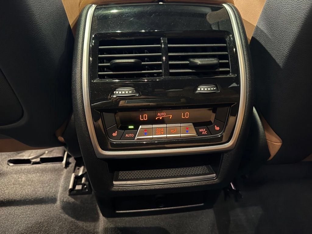 Used 2025 BMW X6 xDrive40i AWD/4WD image 29