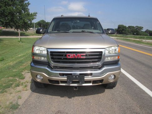 Used 2004 GMC Sierra 2500 SLT w/ Snow Plow Prep Package AWD/4WD image 11