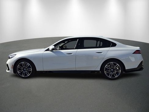 New 2026 BMW 530i xDrive w/ M Sport Package image 4