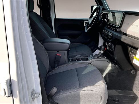 New 2025 Jeep Gladiator Sport image 25