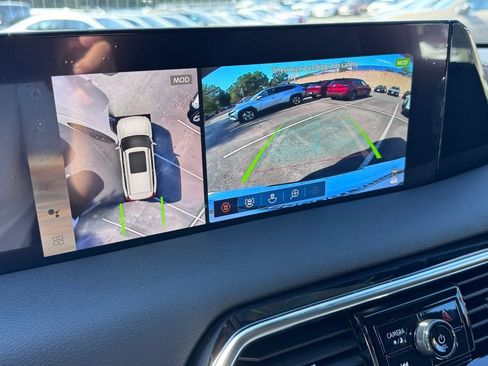 New 2025 Nissan Armada SL w/ Captain's Chari Seat Package image 10