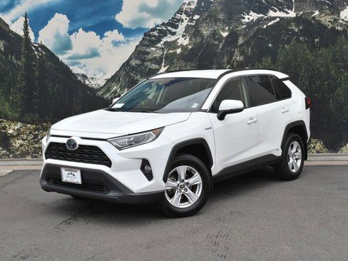 Used 2021 Toyota RAV4 XLE w/ XLE Grade Weather Package AWD/4WD image 6